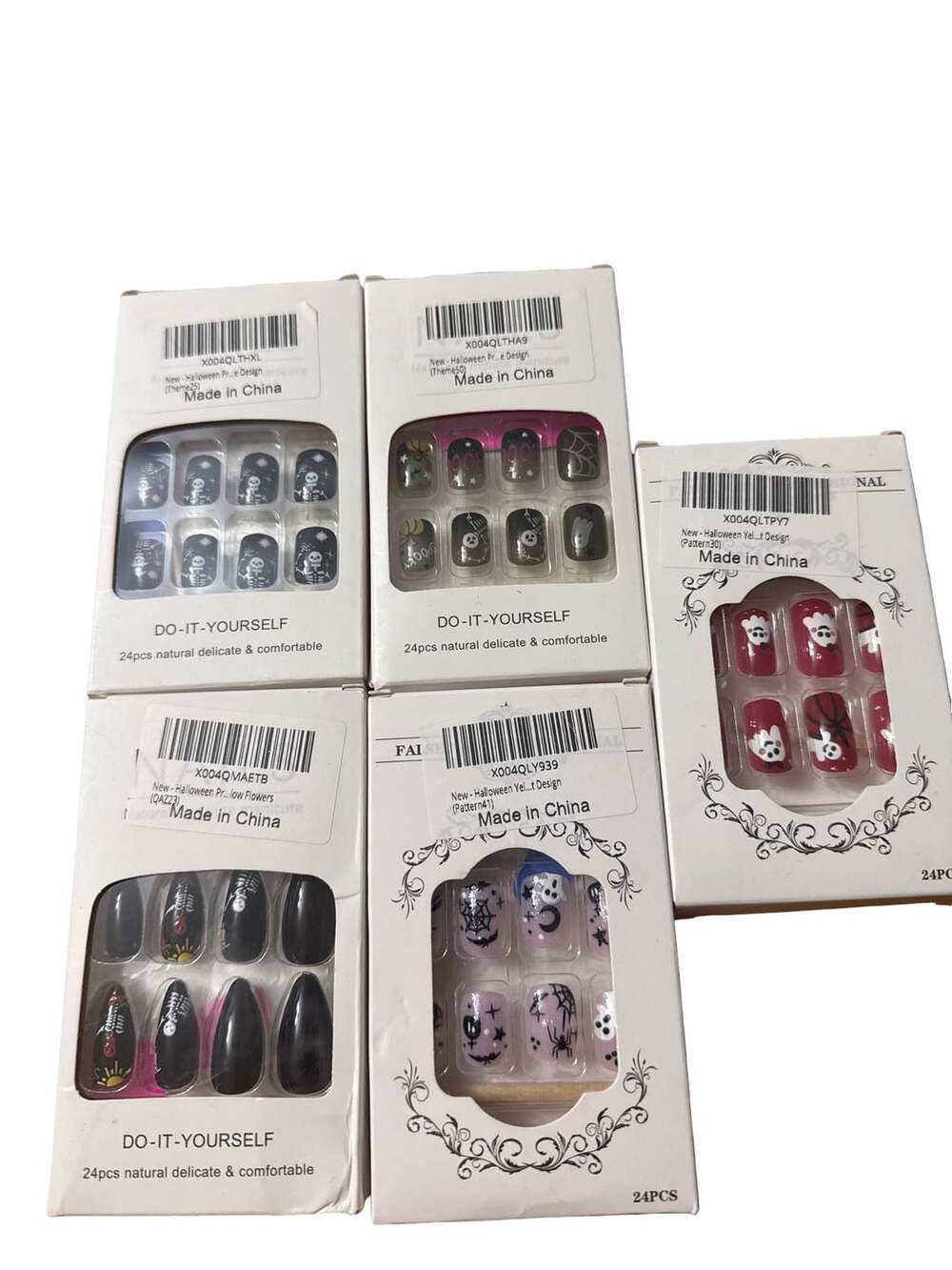 DO-IT-YOURSELF Halloween Theme False Press On Nails Set plus 1 Christmas